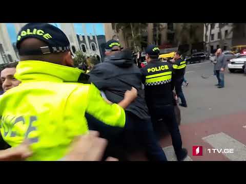 რუსთაველის გამზირზე „პატრიოტთა ალიანსის“ მხარდამჭერებსა და მოძრაობა „სირცხვილიას“ ...