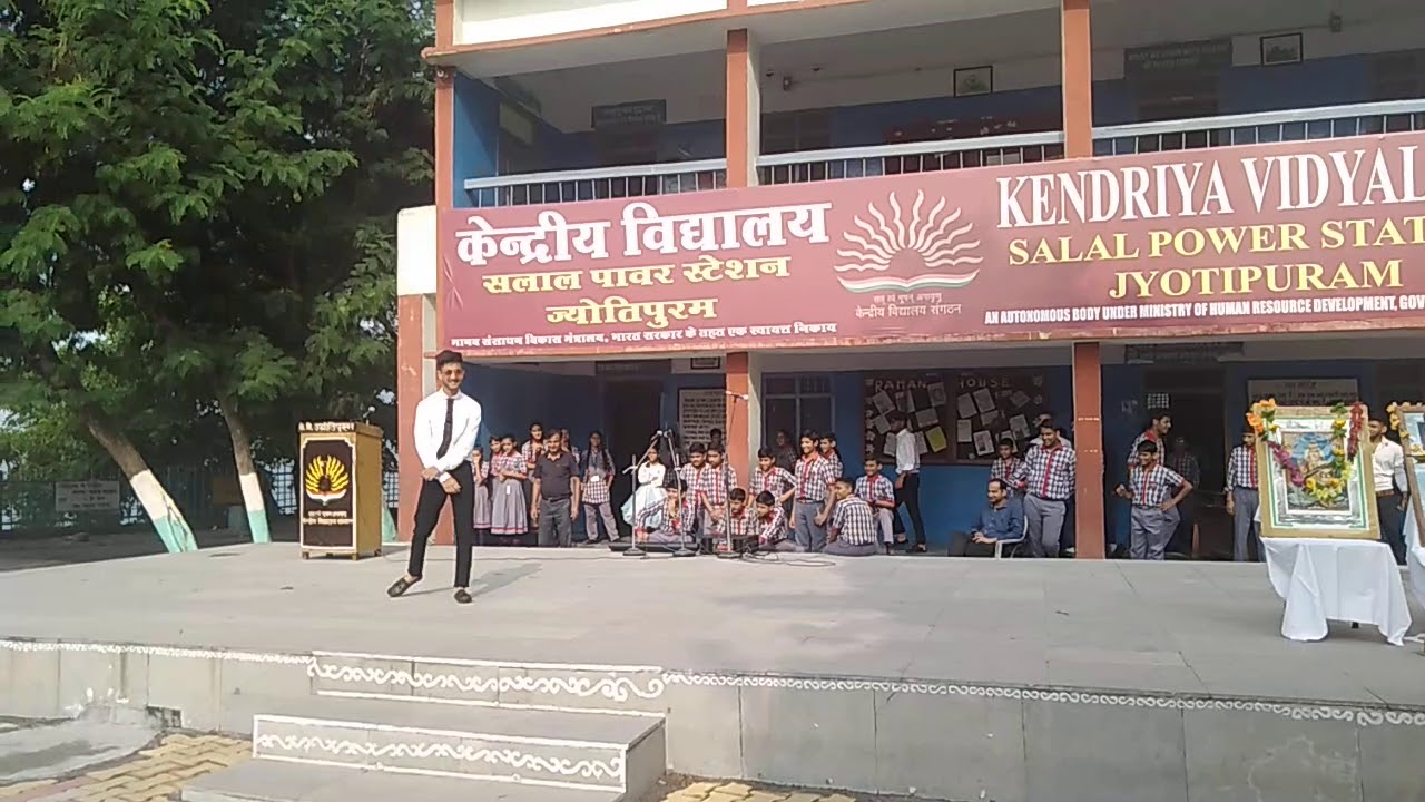 Dance by principal mahavishav of K. V Jyotipuram on Teacher's Day...