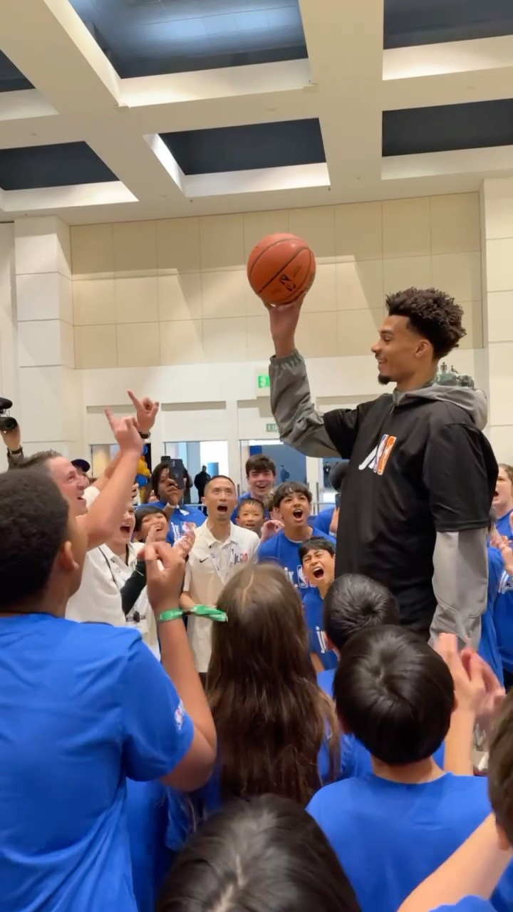 Wemby makes a surprise visit to meet and play ball with the Bay Area kids!