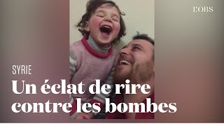 En Syrie, un père apprend à sa fille à rire chaque fois qu'une bombe explose
