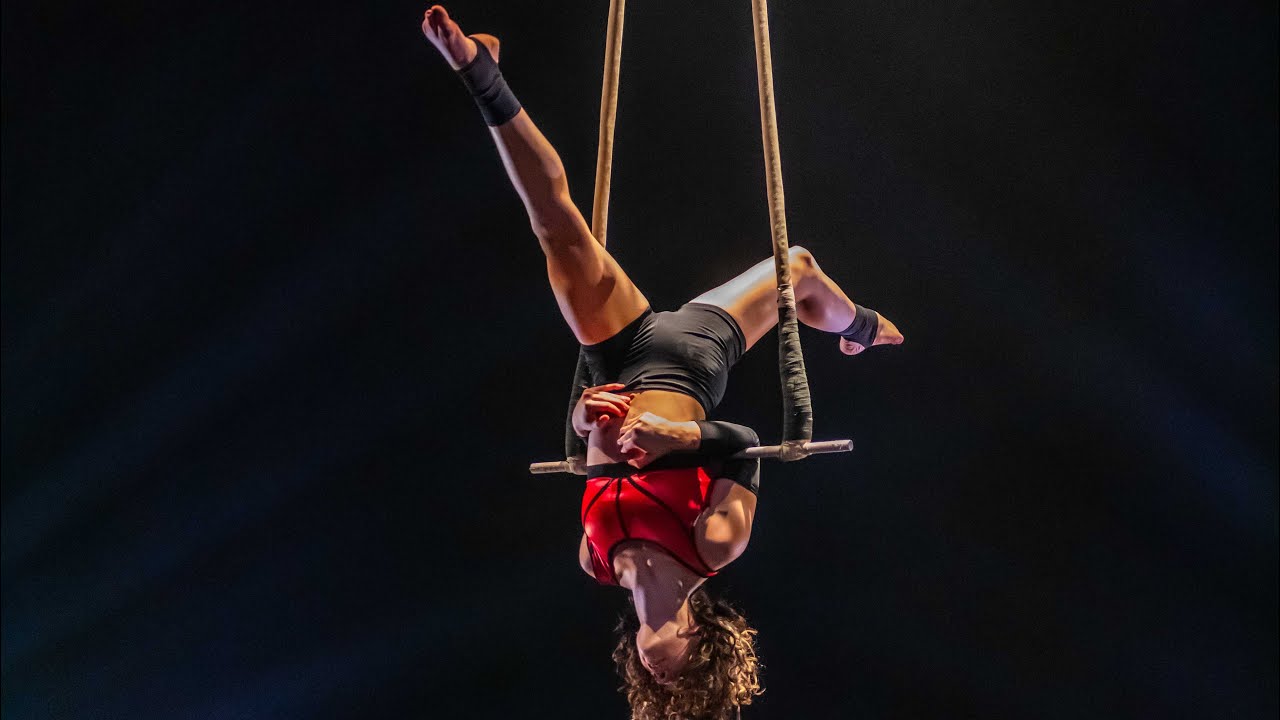 Trapeze act (Maya Chynoweth 2026)