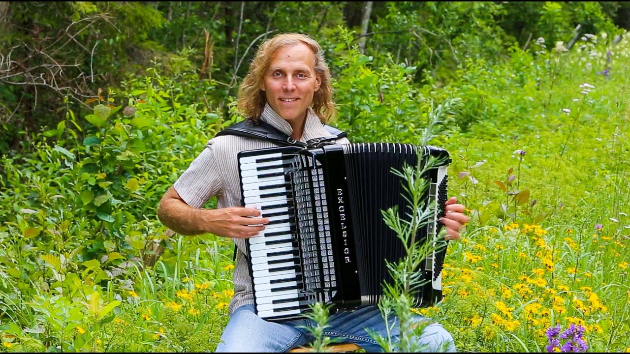 Kalev Tilk | LUFFARSCOTTIS (Swedish Folk Tune – Accordion in nature / Acordeón)