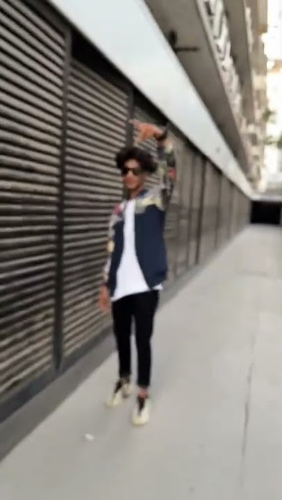 swag pose on Instagram 🤩