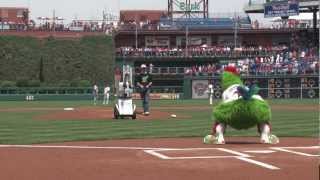Robot throws ceremonial first pitch (and fails....)