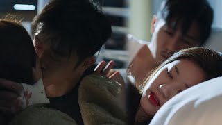 Lujin kisses Shengnan with tears,they finally have their first sexual life