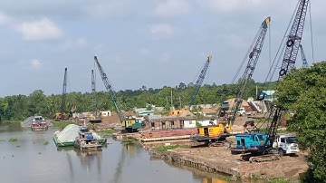 Xà lan chở cát, đá to khủng cập bến. Xáng dây cùng làm việc trên bãi cát 1043 - Thủy Miền Tây