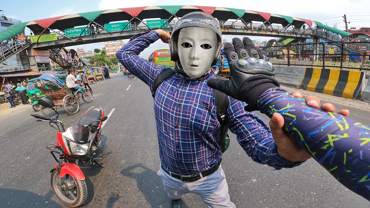 ইনোসেন্ট চেহারা দেখে ভেতরের হিংস্রতা বুঝা যায়না। | Random Biker conflict with a random bus driver.
