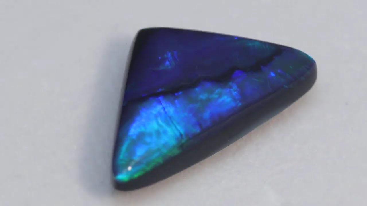 大粒3.86ct オーストラリアライトニングリッジ産　ブラックオパール B022 大粒3.86ct オーストラリアライトニングリッジ産 ブラックオパール