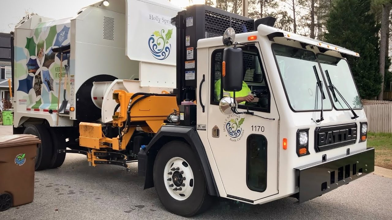 FIRST RUN of Holly Springs Yard Waste BATTLE LET2/New Way Rotopac YouTube
