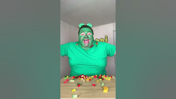 GUMMY BEAR EATING GUMMY BEARS!