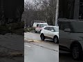 На пр. Коммунистическом в Ростове дерево упало на проезжую часть и повредило провода