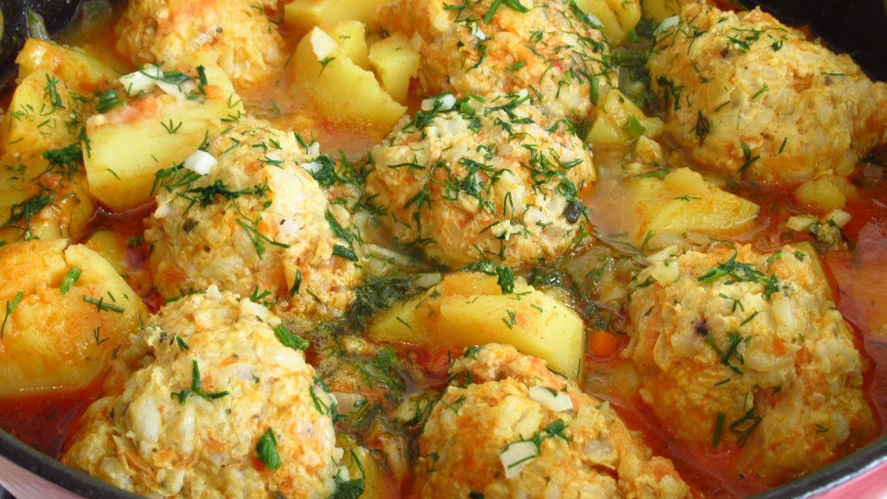 Вкусный обед три в одном. Нежные тефтели, гарнир и подлива всё в одном блюде.