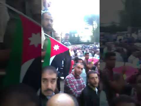 وطنا اليوم اعتصام حاشد لموظفي البلديات امام وزارة البلديات للمطالبة بحقةقهم