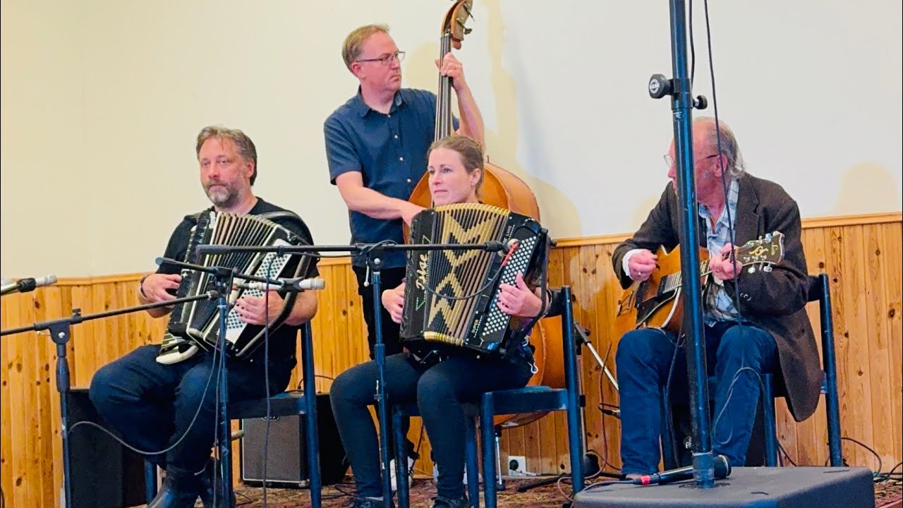 Hemlandstoner - Anders och Annika med komp - Ransäter 2025 Bälgspel vid Landsvägskanten 