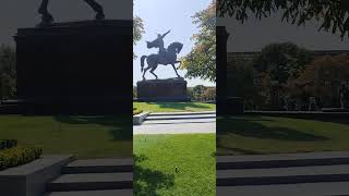 Памятник расположен в Сквере Амира Темура в Ташкенте.