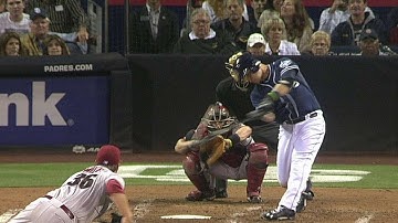 ARI@SD: Grandal smashes three-run shot in the fourth