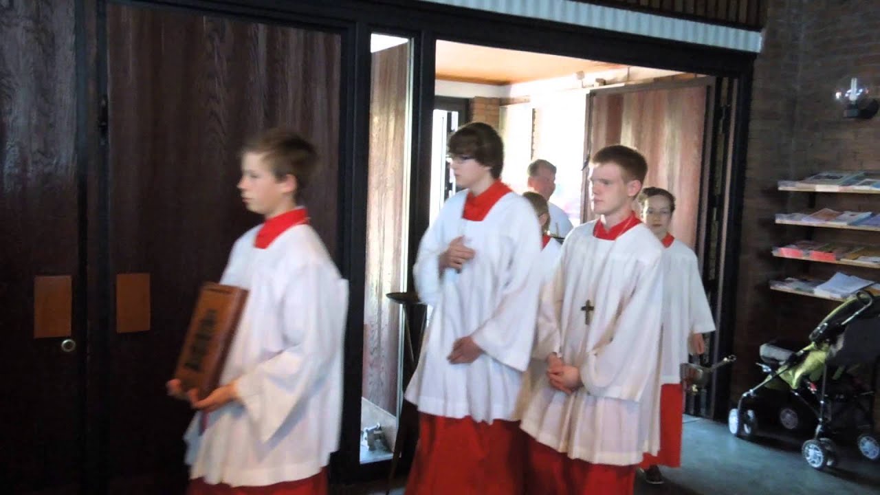 201305-05 Erstkommunion St-Josef Holzminden 002 Einzug in die Kirche