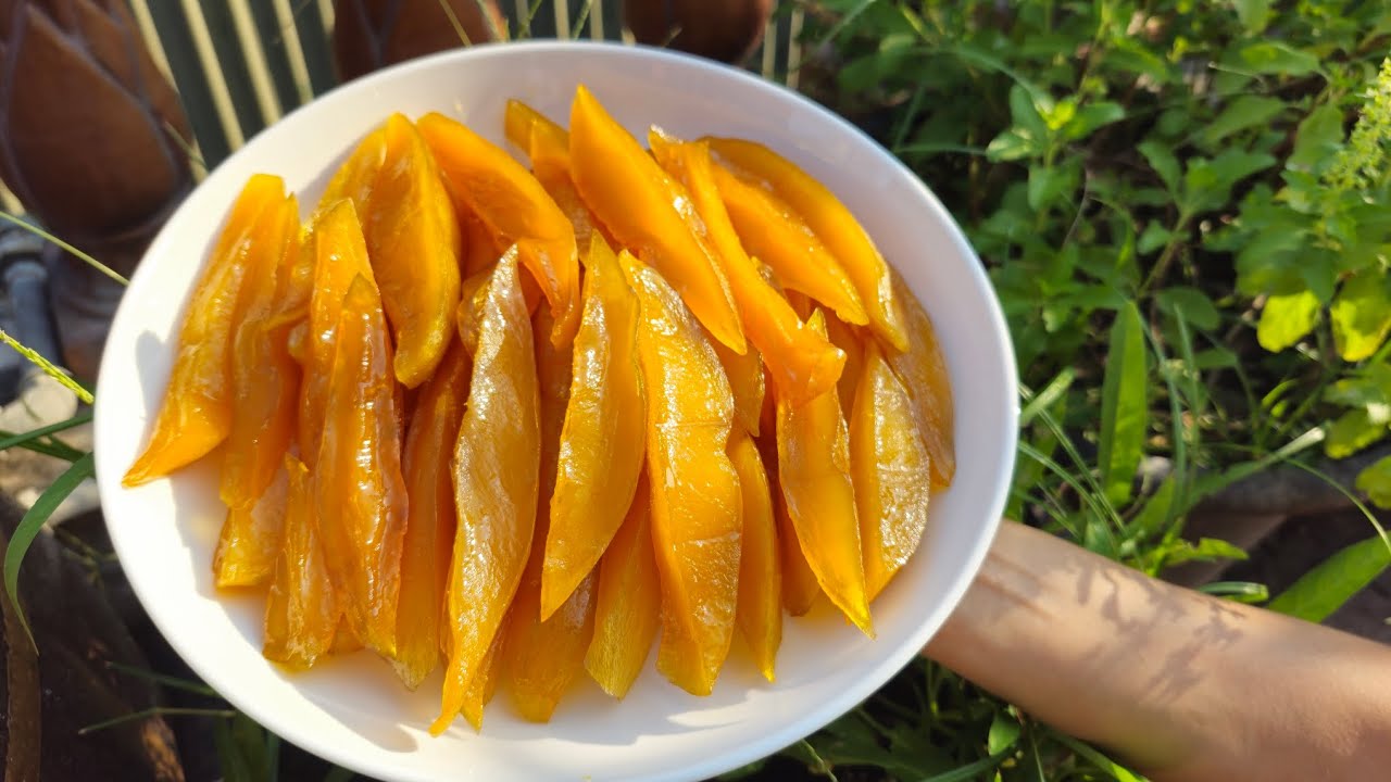 ကျနော်စားဖူးသမျှသရက်သီးယိုထဲမှာ ထိုင်းတွေလုပ်တဲ့သရက်သီးယိုကအမိုက်ဆုံး စားလိုက်ရင်အိစက်စီးပိုင်နေတာ