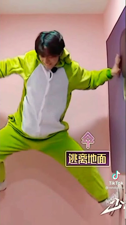 hendery is actually terrified of frog and that's real fear 😭😭 #hendery #WayV #henderynct