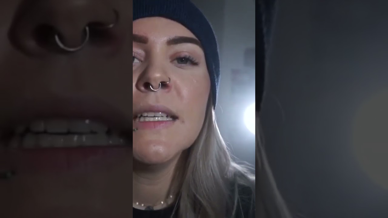 Girl kills vape tricks - 