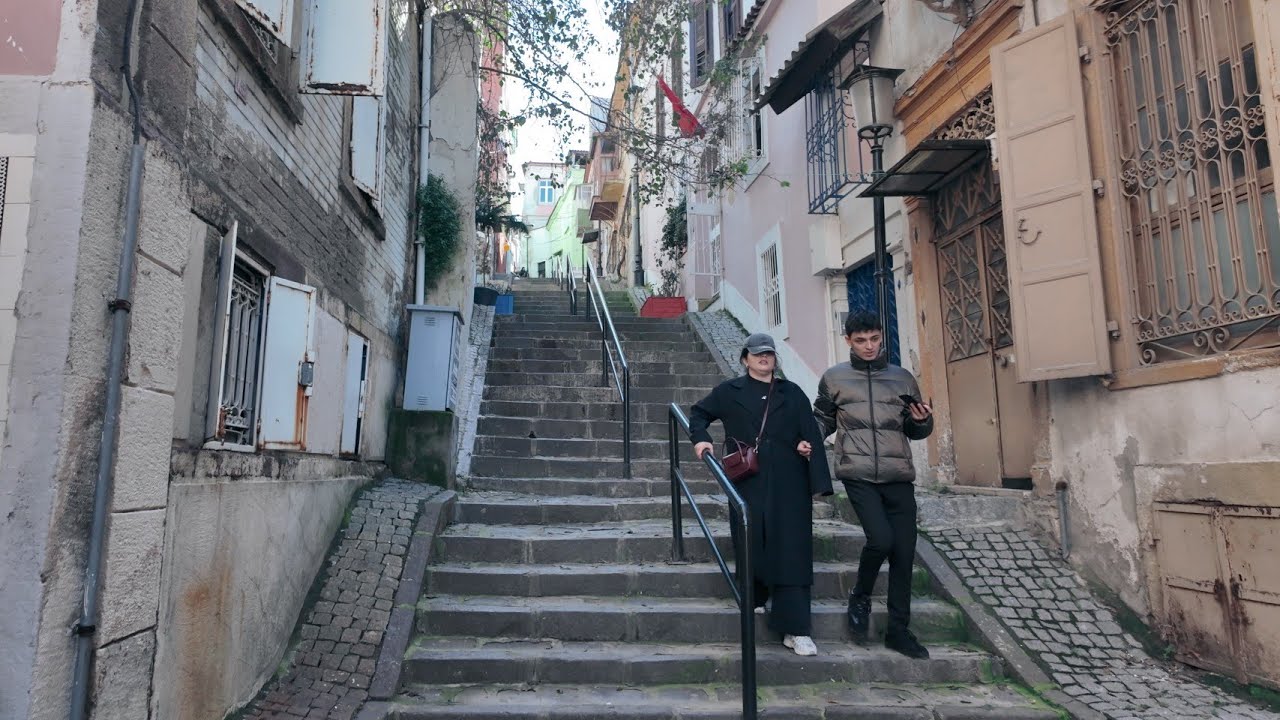 İzmir’in Eski Sokaklarında Kayboldum | Still Walking