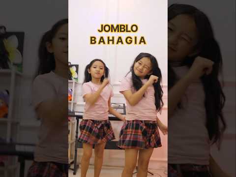 Joget Viral Jomblo Bahagia ✨💃 #kembar #jogetviral #trend #dance #shorts