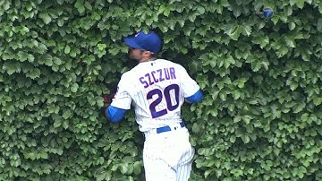 STL@CHC: Szczur leaps to snag a line drive in center