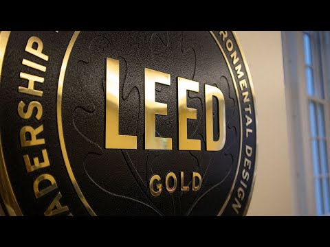 Video: Dritaret E Kulmit Velux Për Një Qendër Biznesi Me Certifikimin LEED Gold. Projekti - Seminari I Sergei Tsytsin