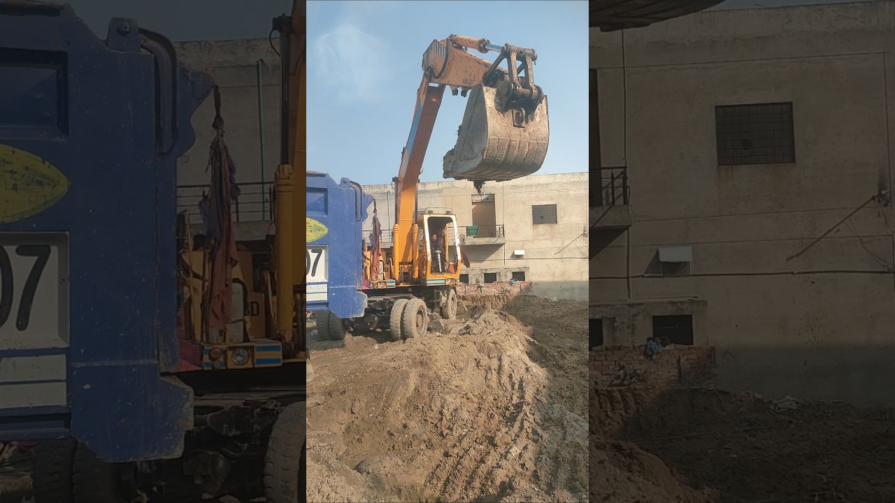 John Deere, Damper, Truck and Construction Site