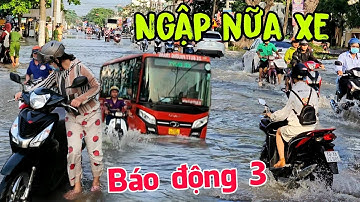 Nước ngập nữa xe - Cả con đường chìm trong biển nước, thủy triều lên mức BÁO ĐỘNG 3 Cần Thơ
