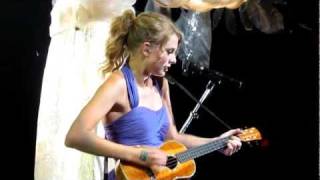 Video thumbnail of "Taylor Swift- Fearless/I'm Yours/Hey Soul Sister mashup in Grand Rapids, MI 7-28-11 Van Andel Arena"