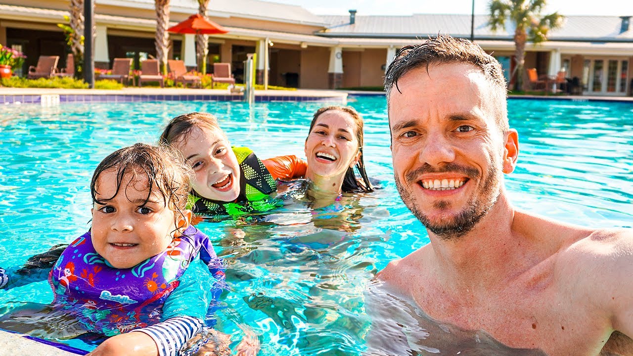 DESAFIO DO BAMBOLÊ NA PISCINA - Família Brancoala 