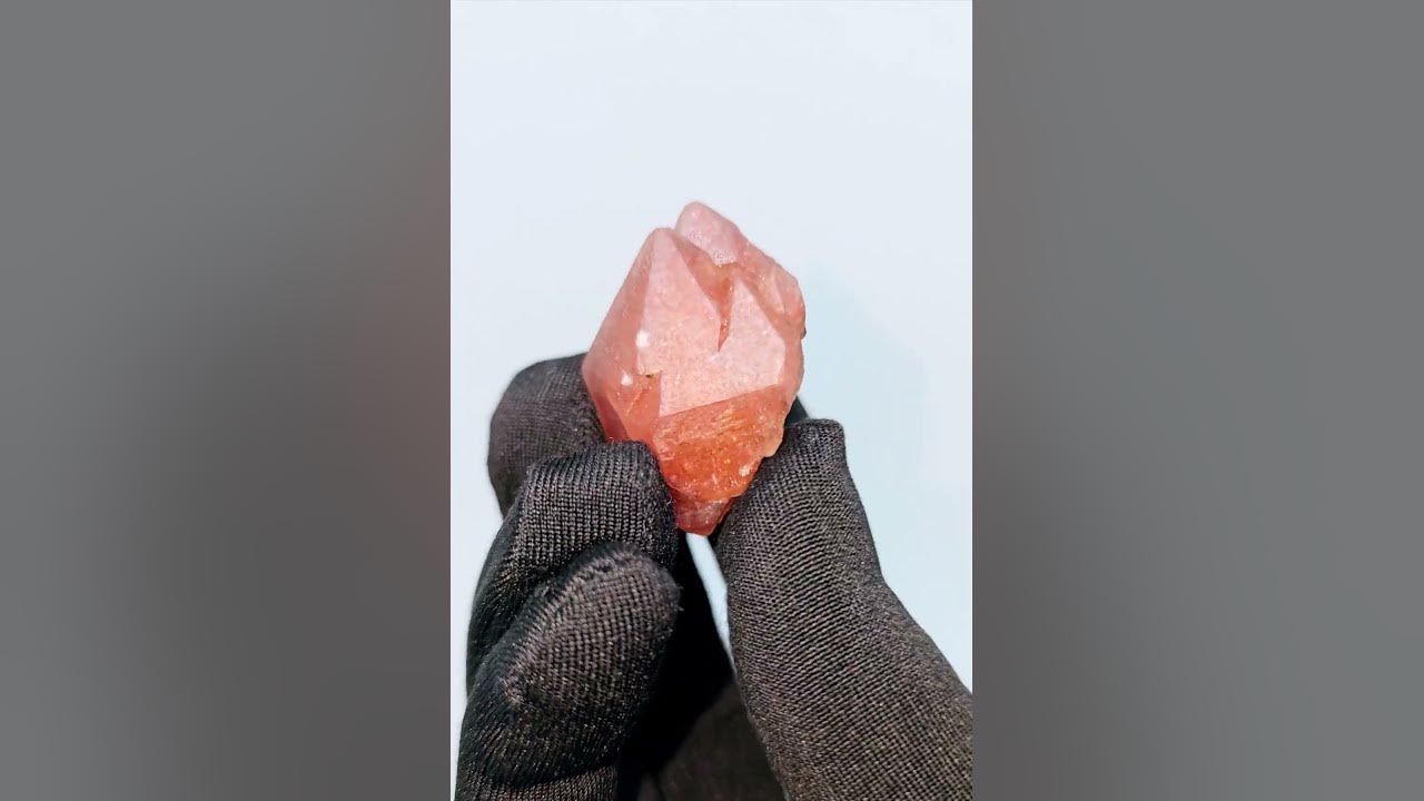 Земляничный кварц - YouTube