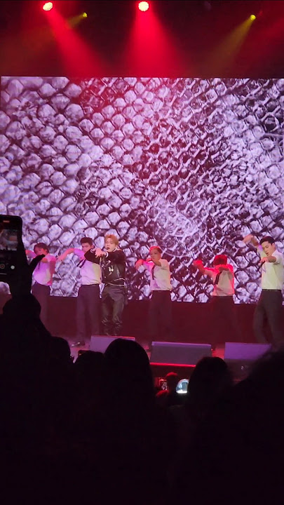 Kang Daniel - Who U Are Live Performance! First Parade World Tour LA #kangdaniel #kpop