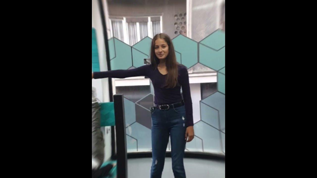 Музеј илузија са нашим ученицима - YouTube