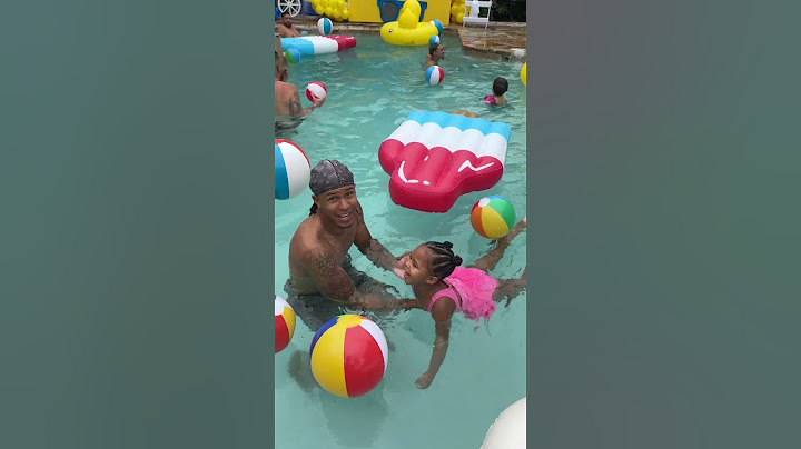 MOM CATCHES DAD TEACHING DAUGHTER HOW TO SWIM #shorts