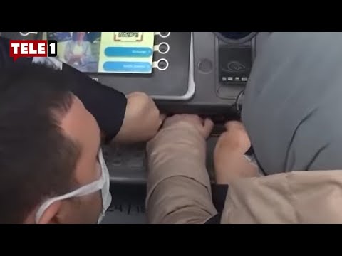 ATM'ye eli sıkıştı