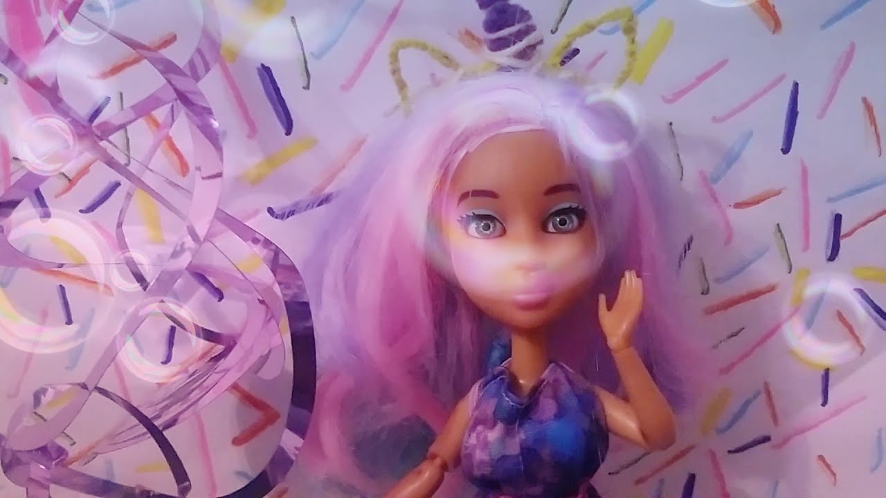 Meet the Dolls: Lola - YouTube