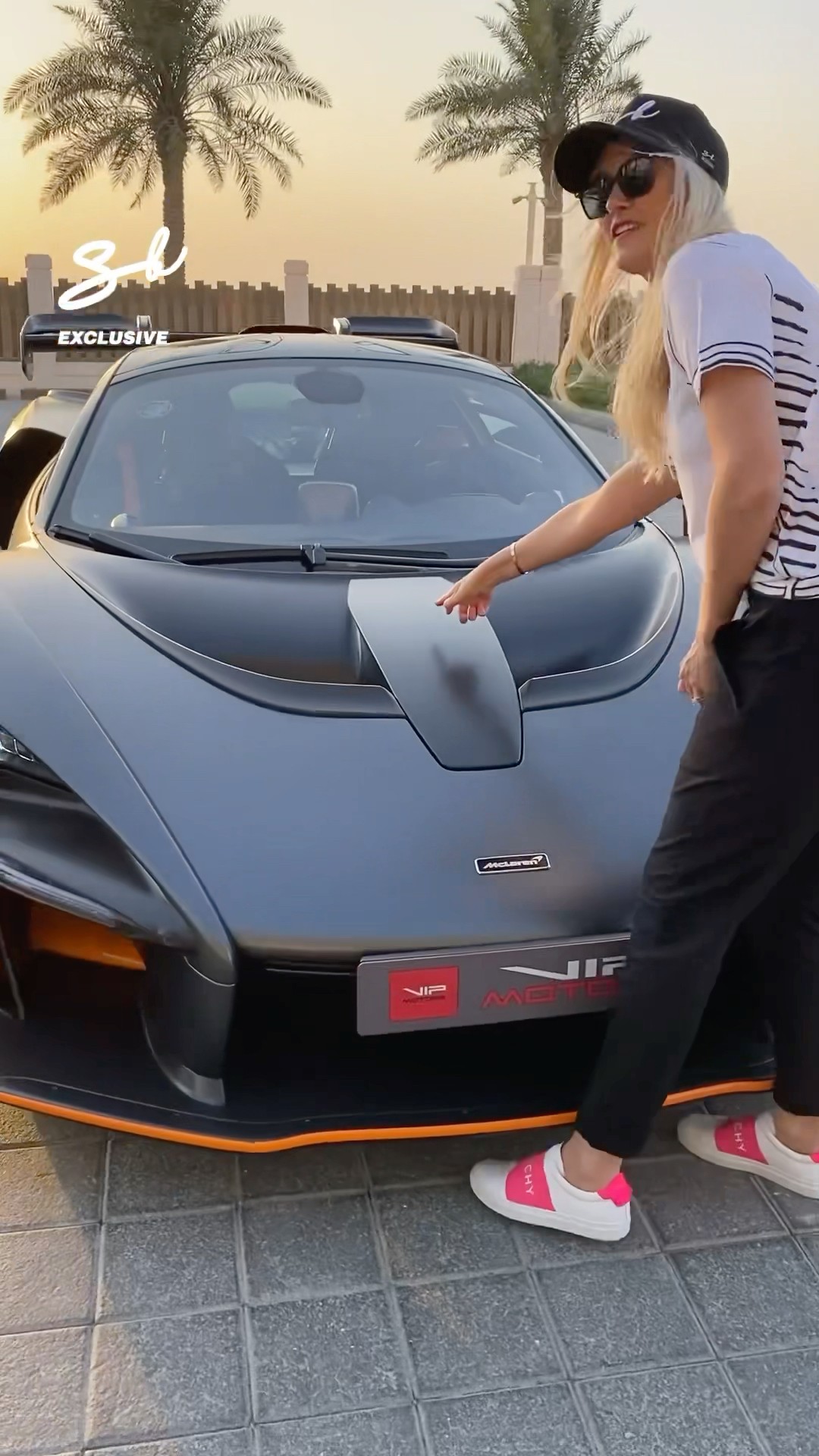 The supercar with a secret compartment and see-through doors ? #supercars #mclaren #cars