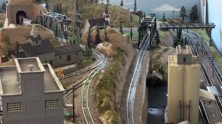 My 6x16 HO Garage Layout - SP #7609 Runs Full Figure 8 Reversing Loop