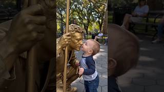 Toddler Kisses a Golden Statue… Then He Says “Boo!” 😂❤️