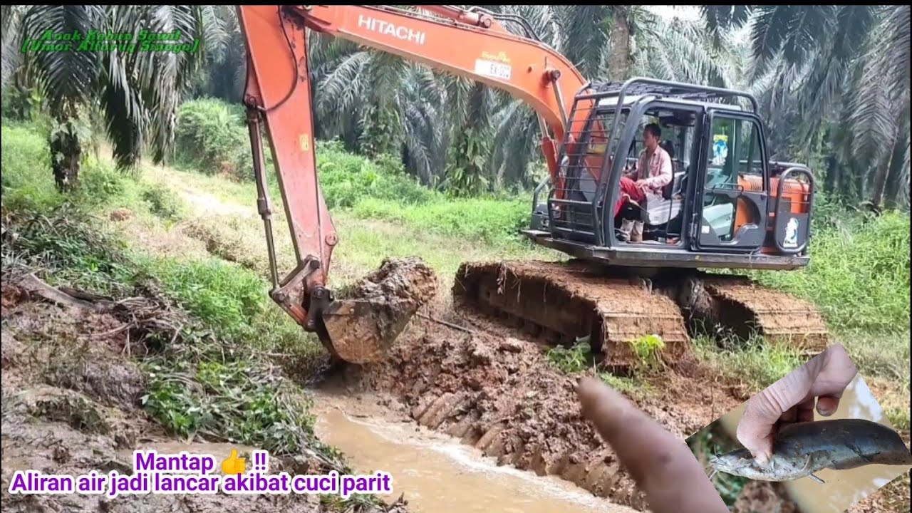 Mantap..👍!! Genangan air kering di badan  jalan kebun sawit setelah Excavator cuci parit