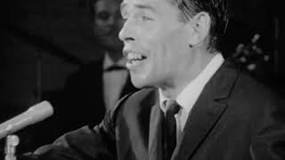 Jacques Brel Les Bigotes En Public À Knokke-Le-Zoute, En 1963