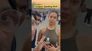 Foreigner Speaking Hindi At Red Fort
