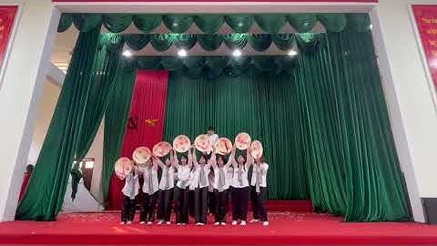 Tiết mục “Vũ nông dân” – Lớp 11A1