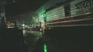 Tatanagar Jammutawi Tata Muri Express Depart From Ludhiana Jn During Heavy Rain At Station
