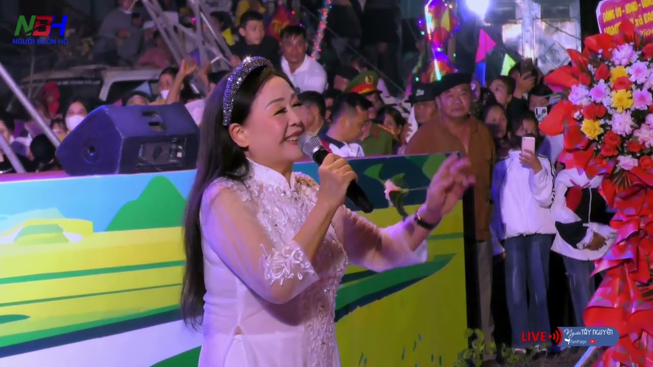 Phần trình diễn của NSND Thu Hiền tại tại Lễ hội văn hóa dân gian Việt Bắc lần thứ 13