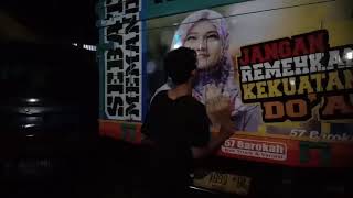 Story wa cium truk lucu😂😂