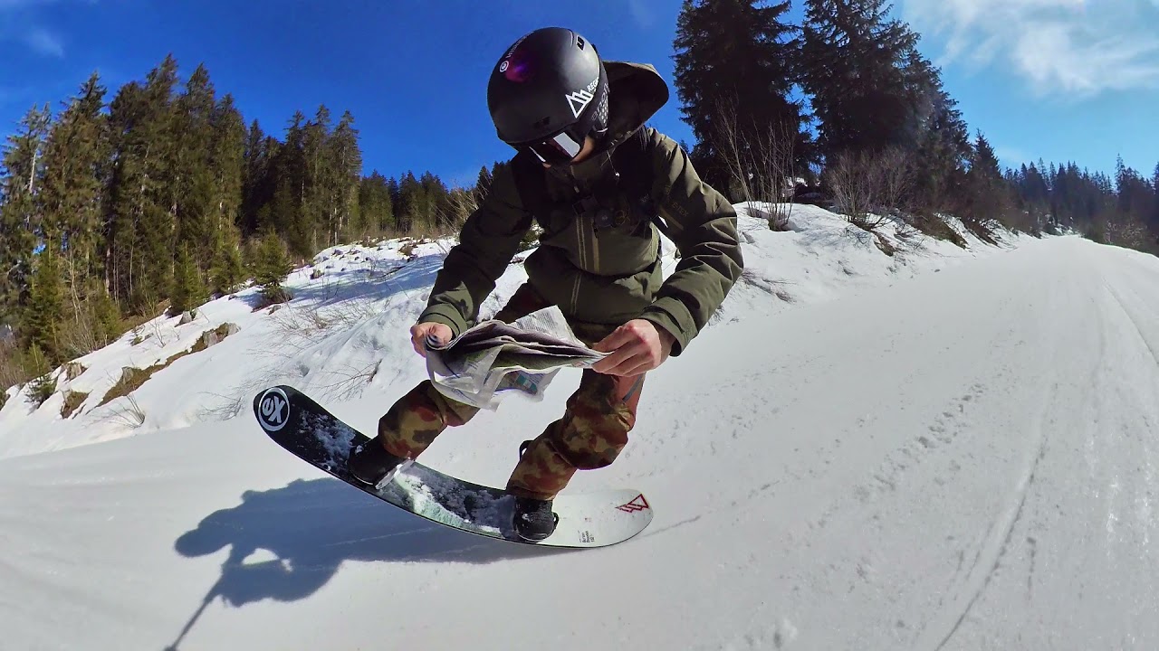 Man Reads Newspaper And Shows Amazing Balance While Snowboarding At High Speed - 1275168-6