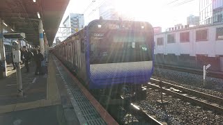 E235系1000番台 第13編成 快速逗子行き 船橋駅発車シーン